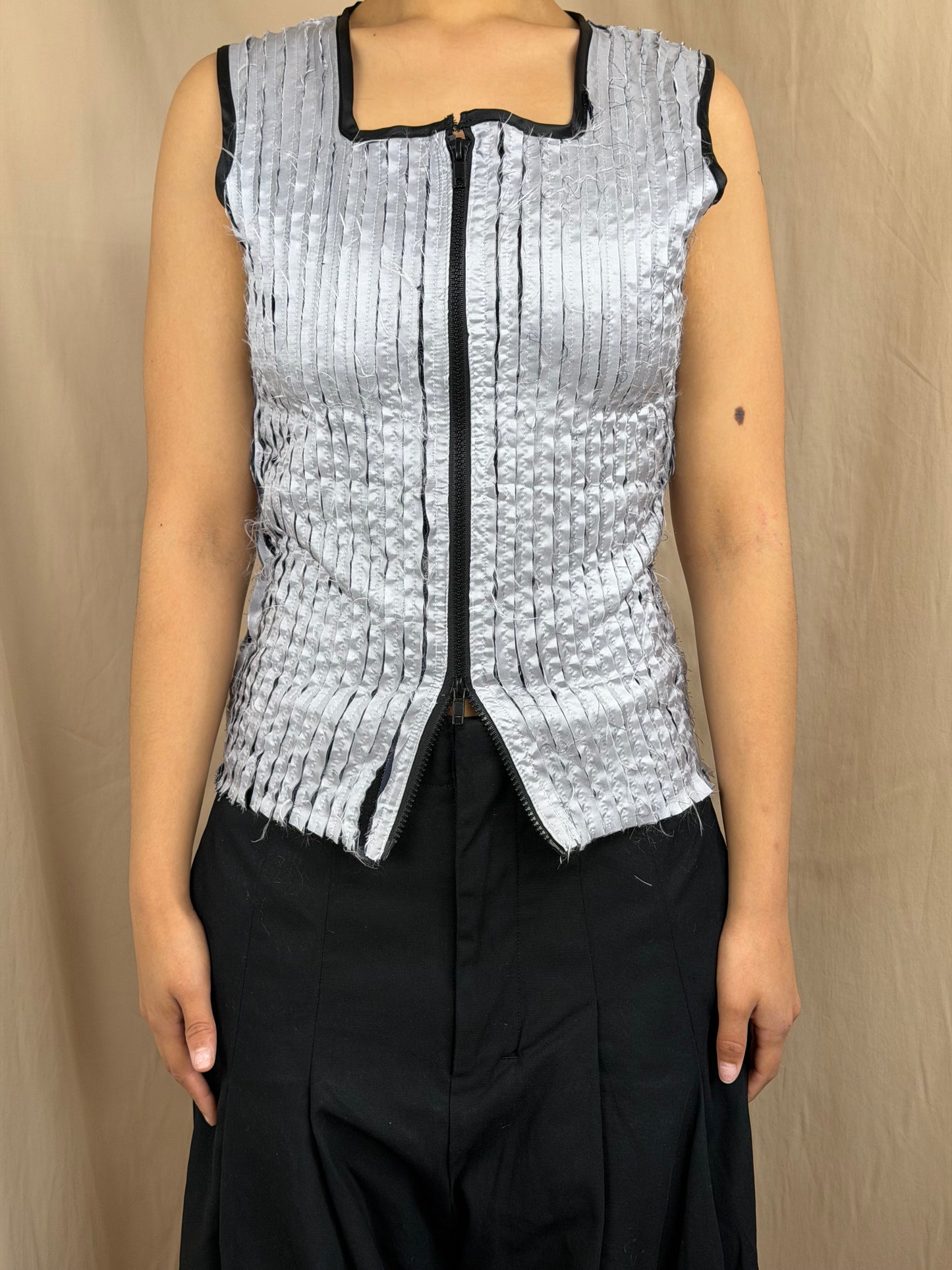 Pleat Fray Zip Top Silver