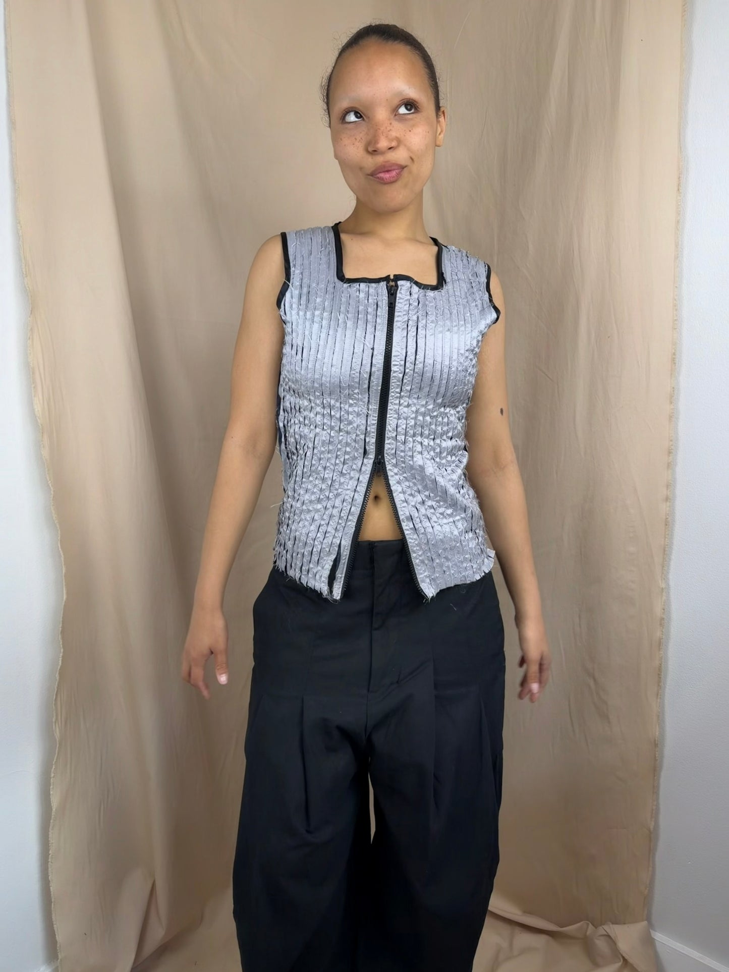 Pleat Fray Zip Top Silver
