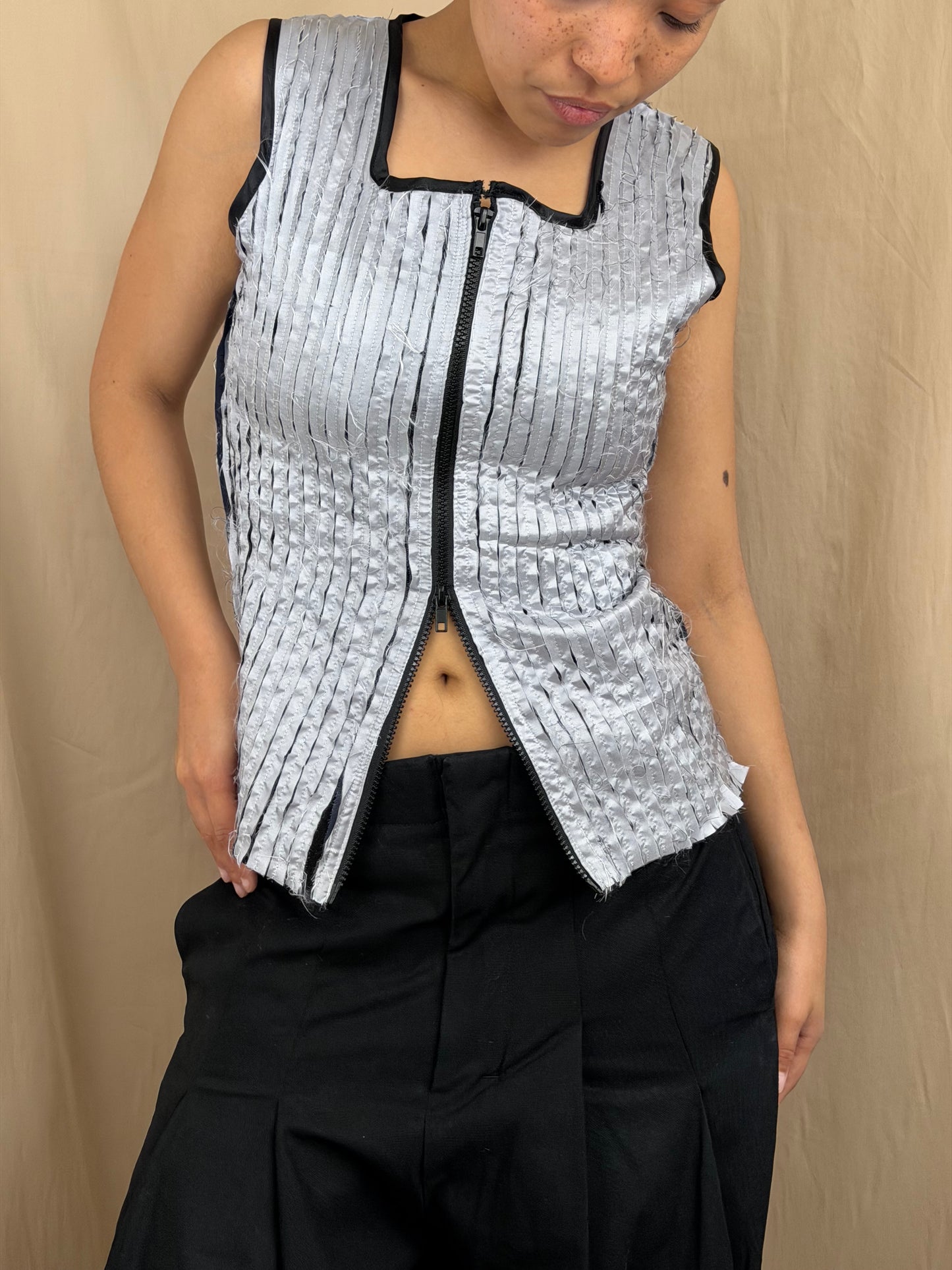 Pleat Fray Zip Top Silver