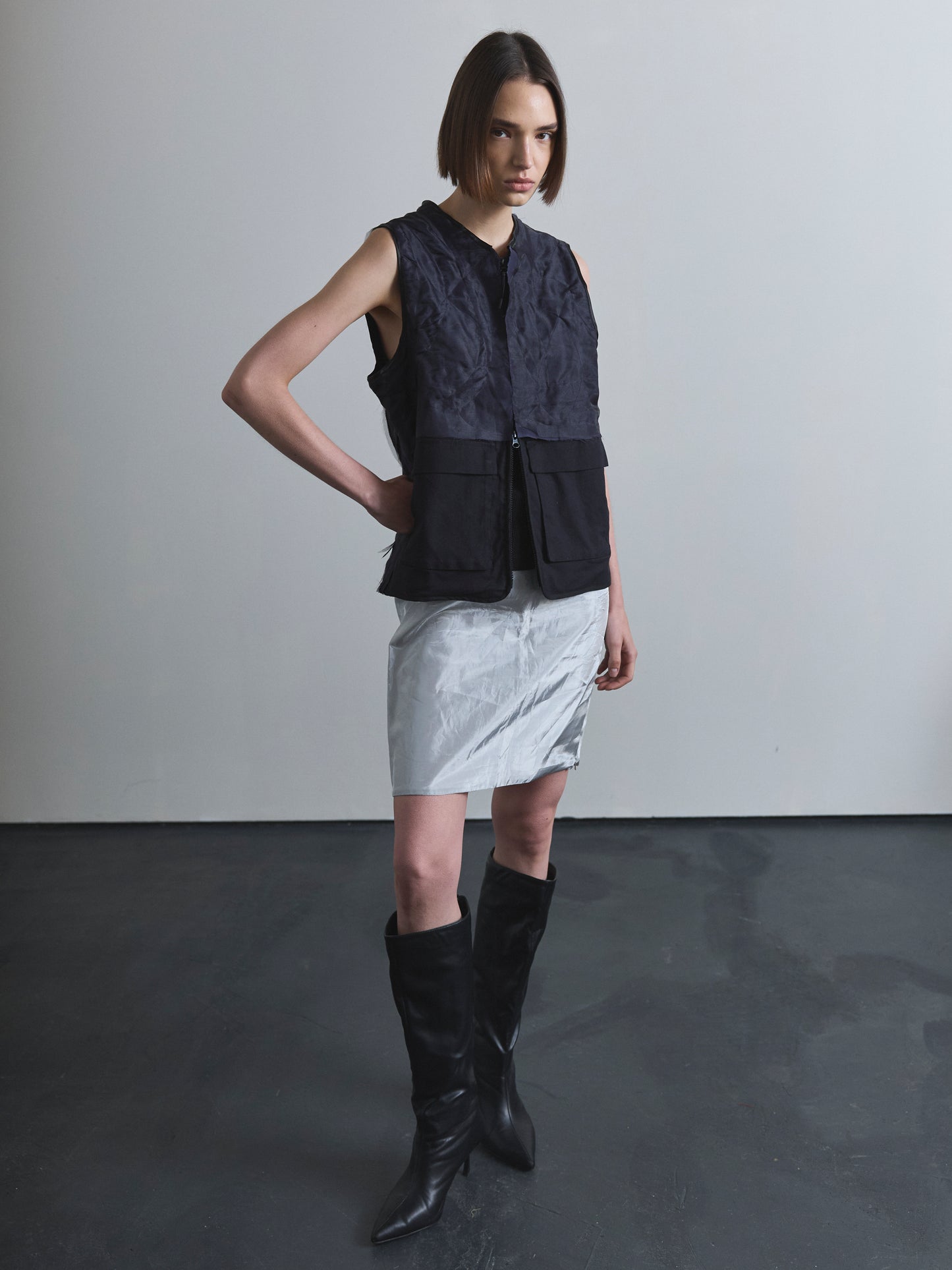 Pleat Fray Zip Vest