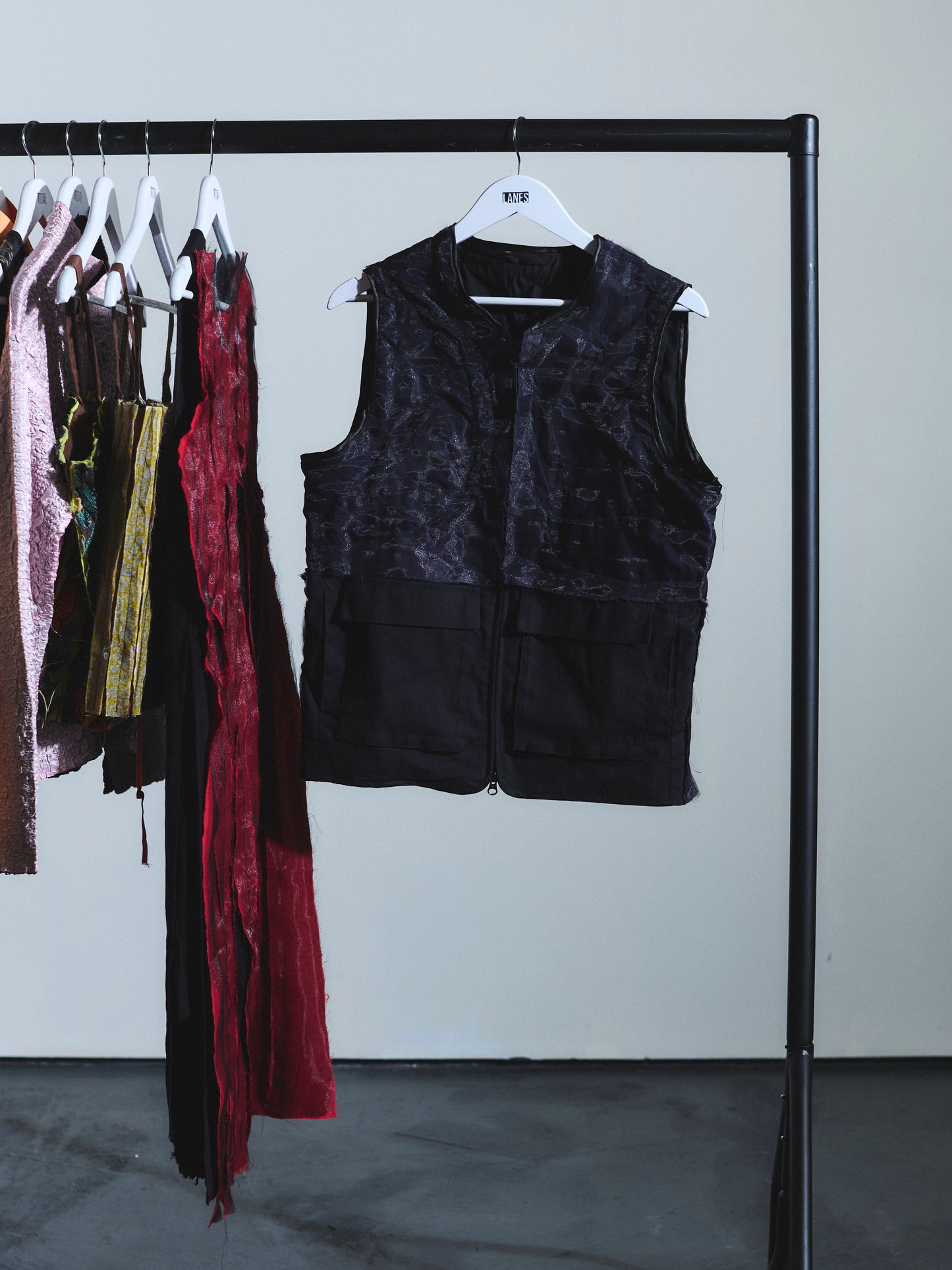 Pleat Fray Zip Vest